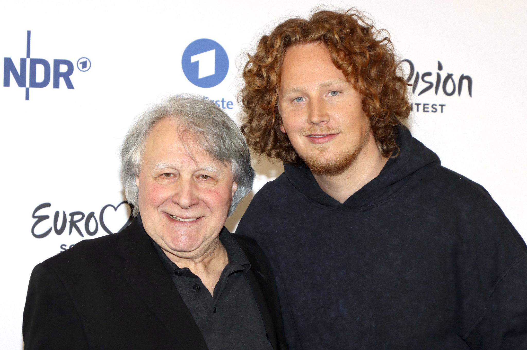 Peter Urban und Sänger Michael Schulte bei der Vorstellung des deutschen ESC-Kandidaten 2020 in Hamburg